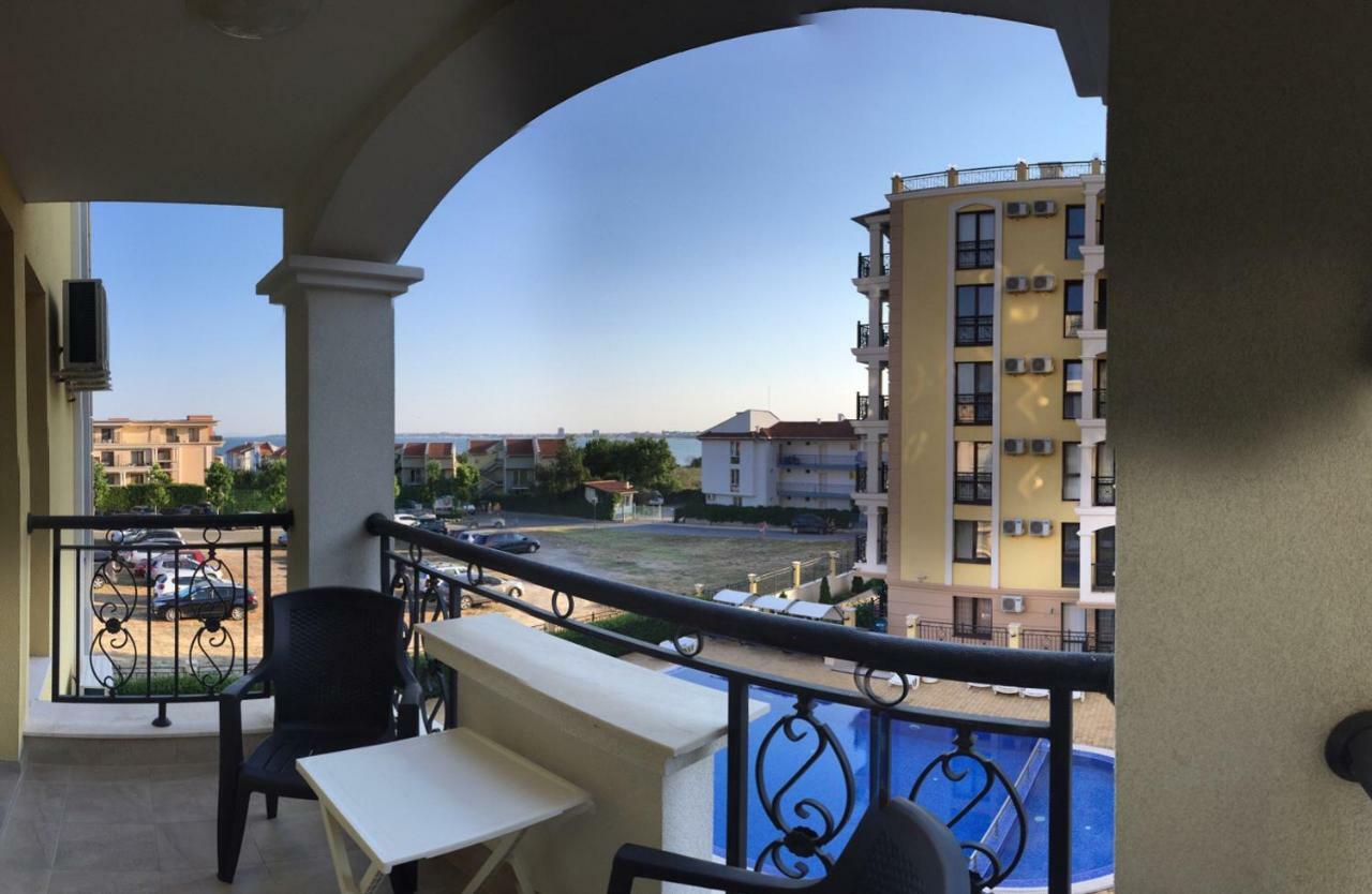 Sea Shore Apartment Sveti Vlas Exterior photo